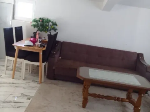 Izdavanje, kuća, 65m², Marovići, Bar - image 5