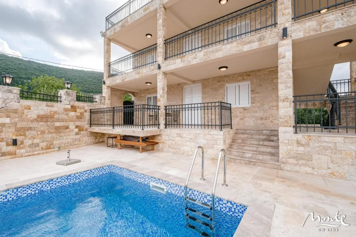 Prodaja, kuća, 204m², Herceg Novi, Crna Gora