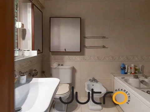 Prodaja, četvorosoban stan, 281m², Preko Morače, Podgorica - image 19