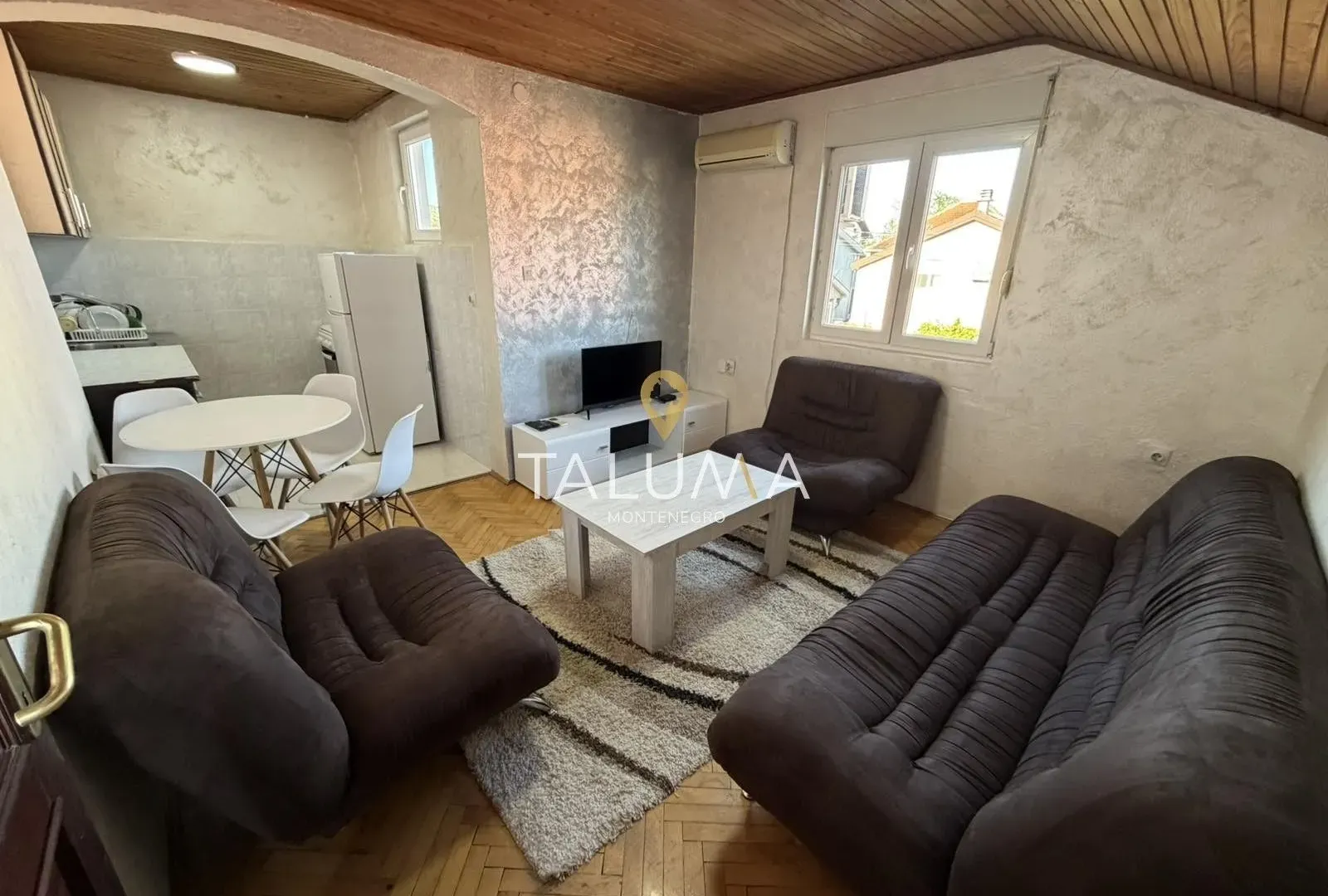 Izdavanje, trosoban stan, 85m², Tološi, Podgorica