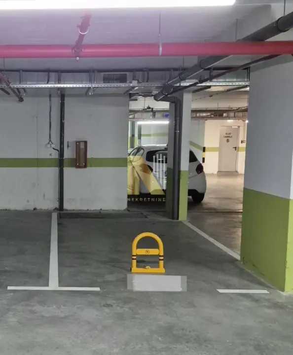 Prodaja, parking/garaža, 14m², Rotkvarija, Novi Sad Sve Podlokacije