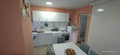Kuhinja sa trpezarijom i belom tehnikom. - image 6