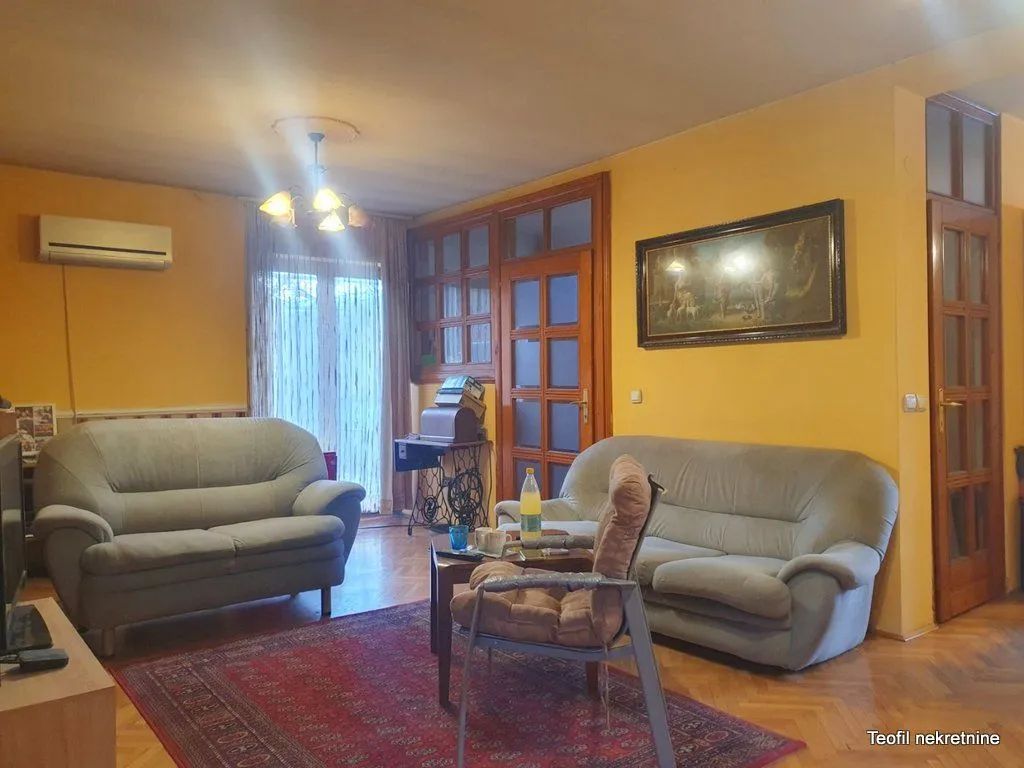 Sale, house, 220m², Cvetkova Pijaca, Zvezdara Sve Podlokacije