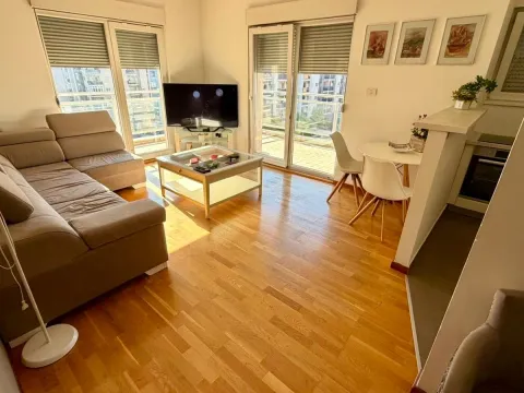 Rent, two bedroom apartment, 64m², City Kvart, Podgorica - image 5