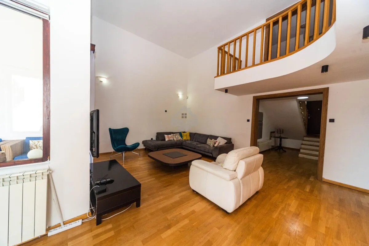 Rent, house, 280m², Gorica C, Podgorica