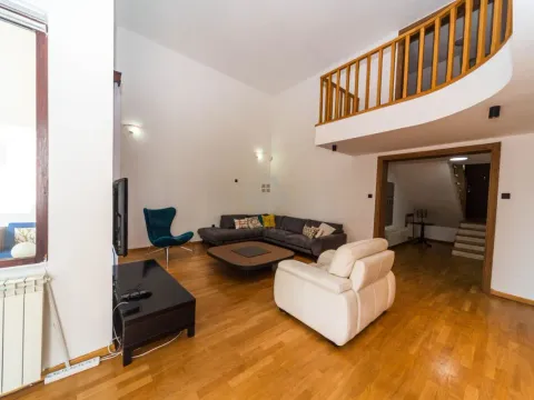 Izdavanje, kuća, 280m², Gorica C, Podgorica - image 3