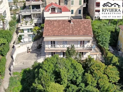 Prodaja, kuća, 201m², Centar, Herceg Novi - image 2