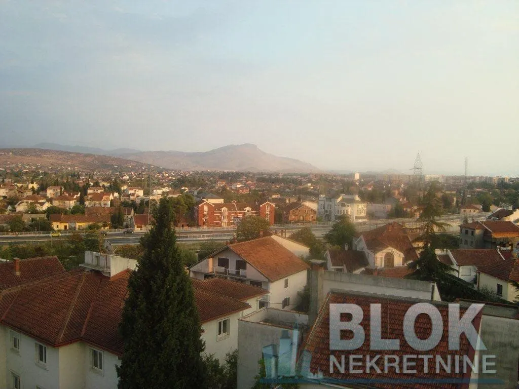 Izdavanje, kuća, 200m², Gorica C, Podgorica