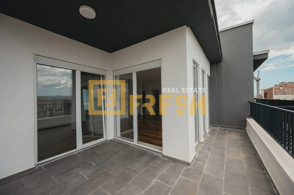 Prodaja, trosoban stan, 131m², Krivi Most, Podgorica