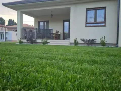 Prodaja, kuća, 212m², Tološi, Podgorica - image 11