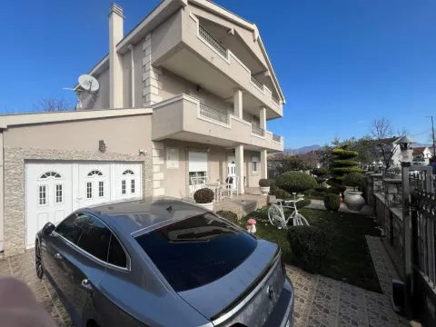 Izdavanje, kuća, 370m², Stari Aerodrom, Podgorica - image 13