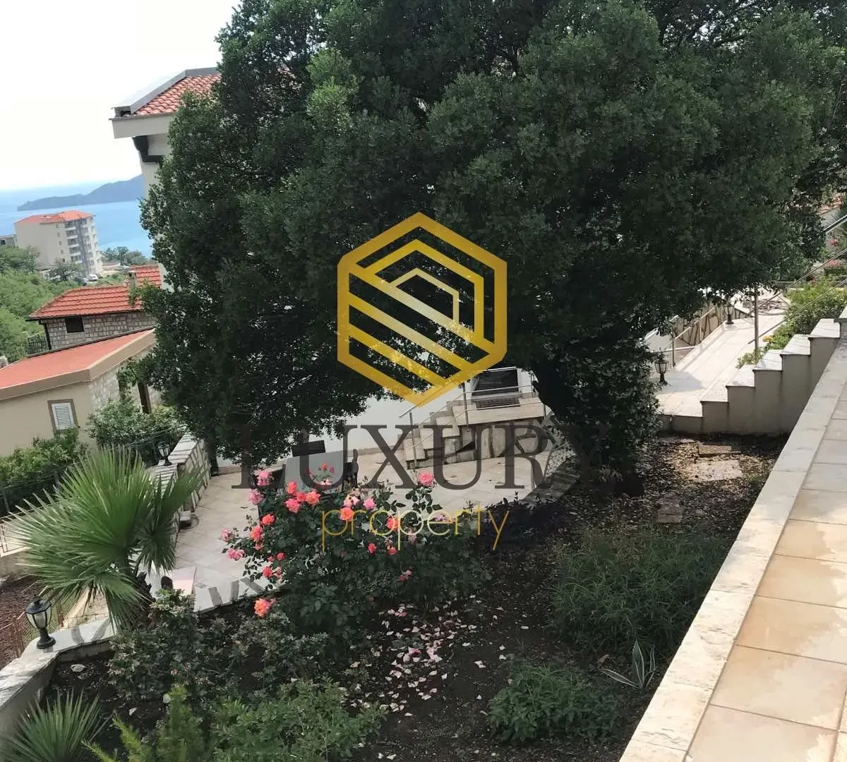 Rent, house, 230m², Bečići, Budva