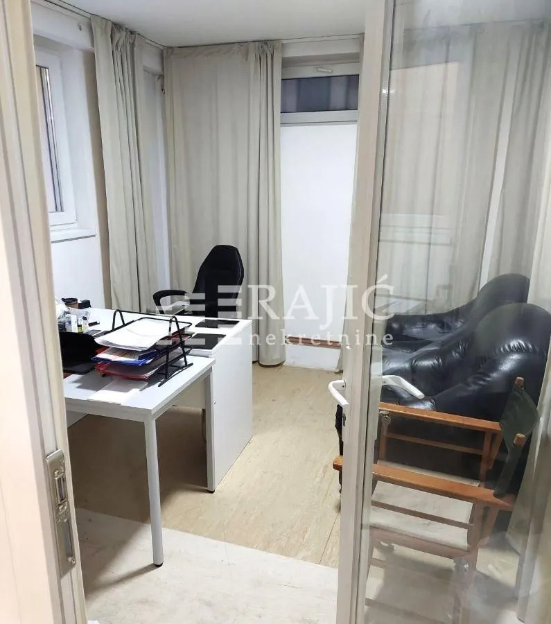 Rent, house, 550m², Uciteljsko Naselje, Zvezdara Sve Podlokacije