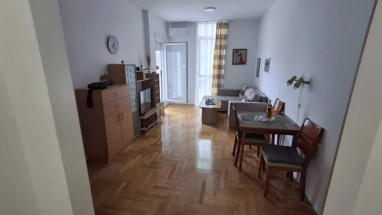 Izdavanje, jednosoban stan, 46m², Kava, Tivat