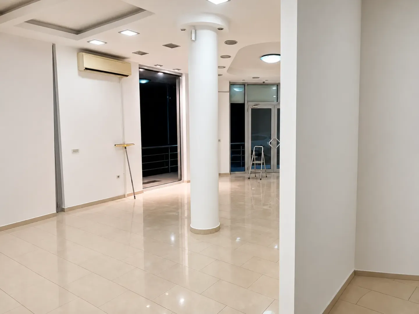 Rent, office space, 45m², Zaobilaznica, Budva