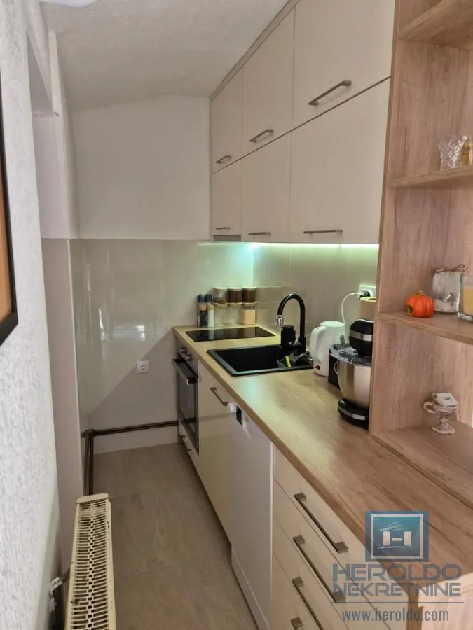 Prodaja, trosoban stan, 93m², Ćuprija, Srbija