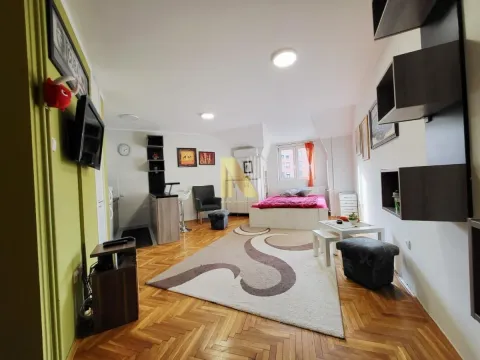 Prodaja, garsonjera, 32m², Socijalno, Novi Sad Sve Podlokacije