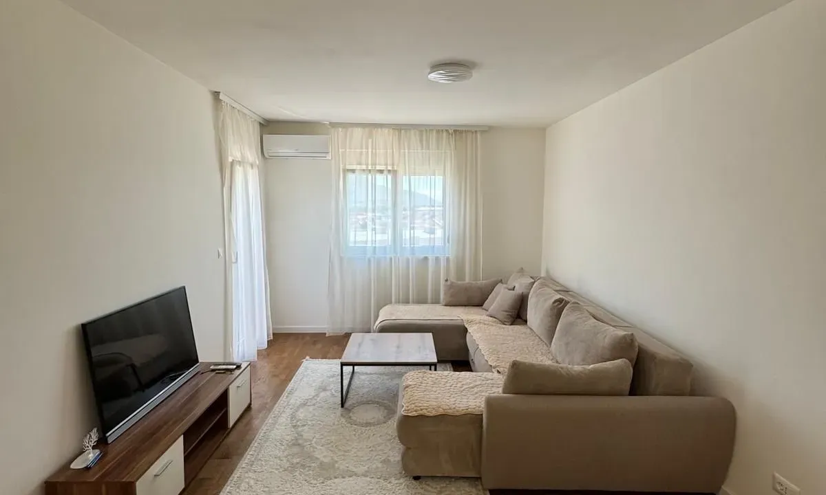 Izdavanje, jednosoban stan, 55m², Stari Aerodrom, Podgorica