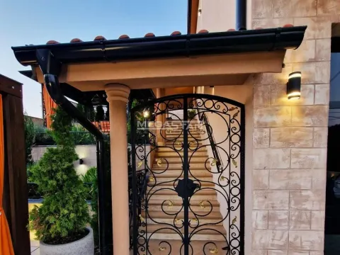 Sale, house, 500m², Jajinci, Voždovac Sve Podlokacije - image 3