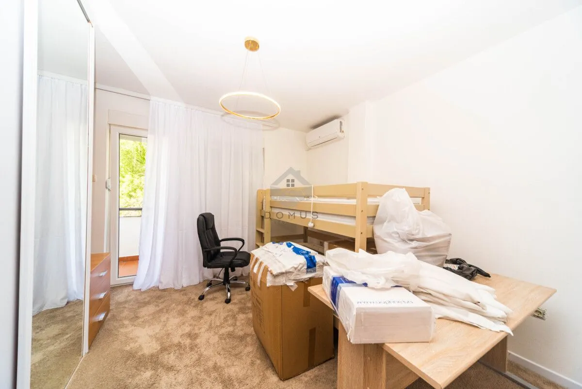 Rent, three bedroom apartment, 200m², Gorica C, Podgorica
