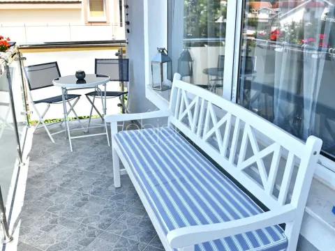 Izdavanje, stan, 75m², Tivat, Crna Gora - image 2
