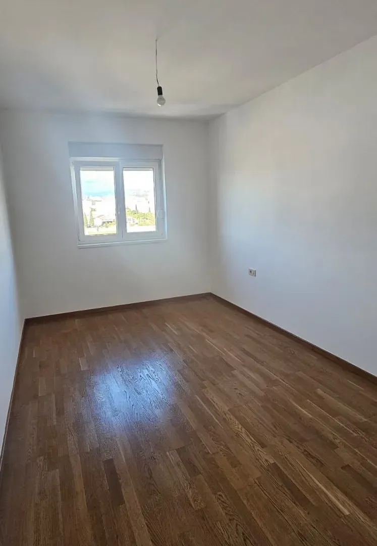 Izdavanje, dvosoban stan, 70m², Zagorič, Podgorica