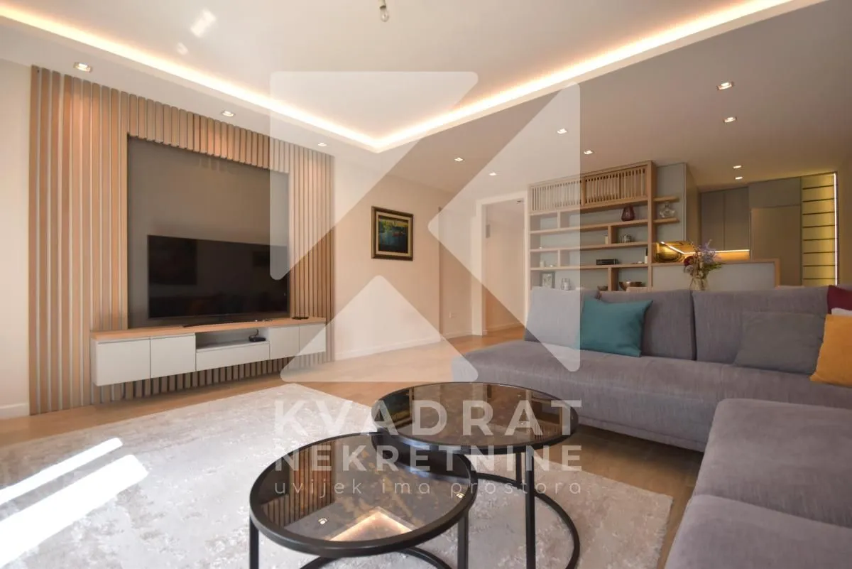 Izdavanje, dvosoban stan, 120m², Centar, Podgorica