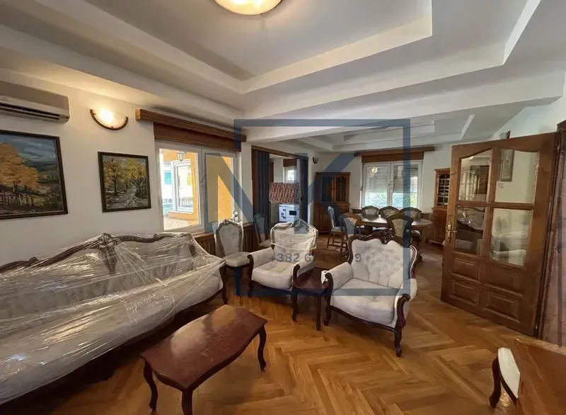 Izdavanje, kuća, 250m², Stari Aerodrom, Podgorica