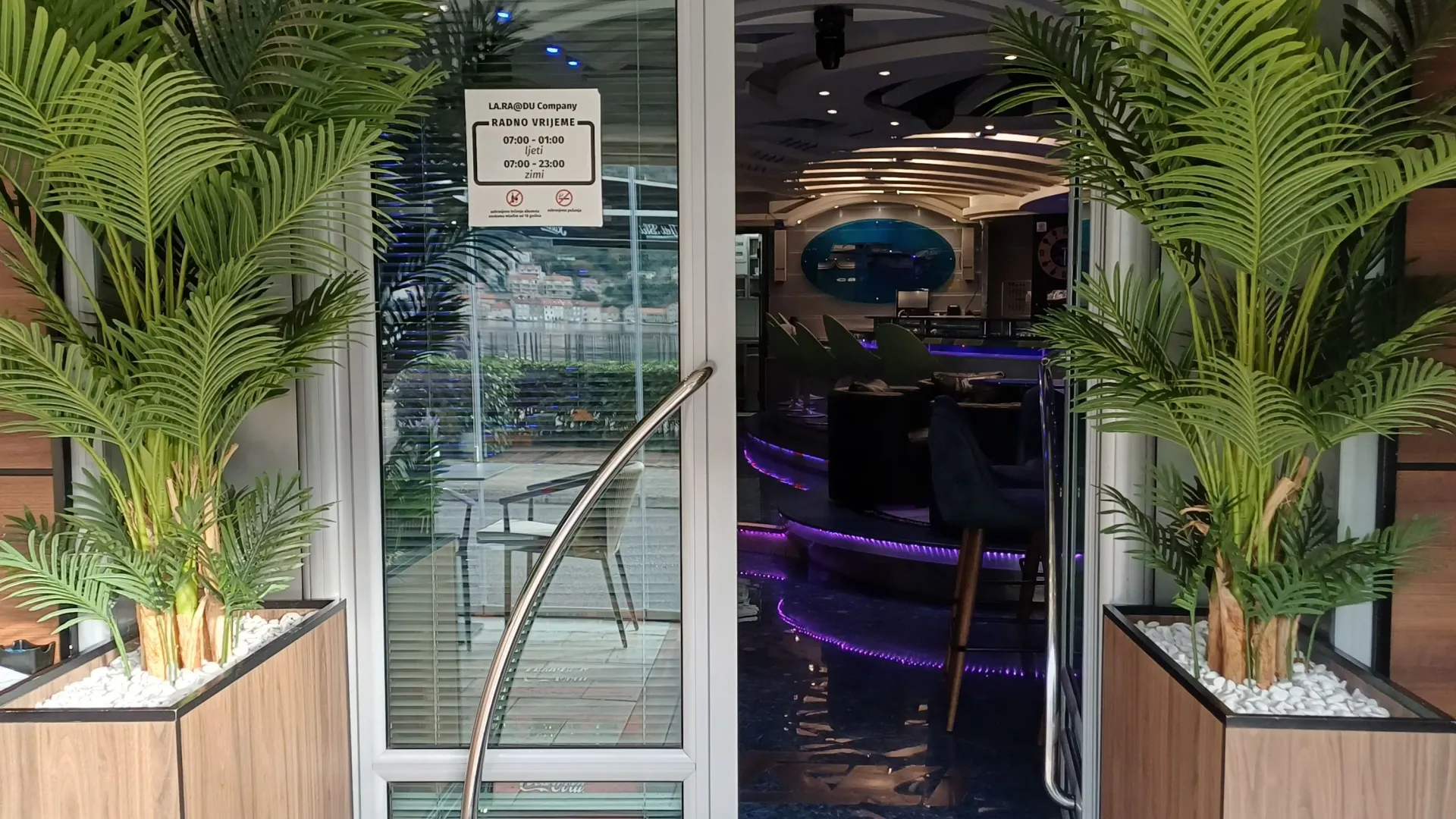 Rent, hospitality venue, 100m², Dobrota, Kotor