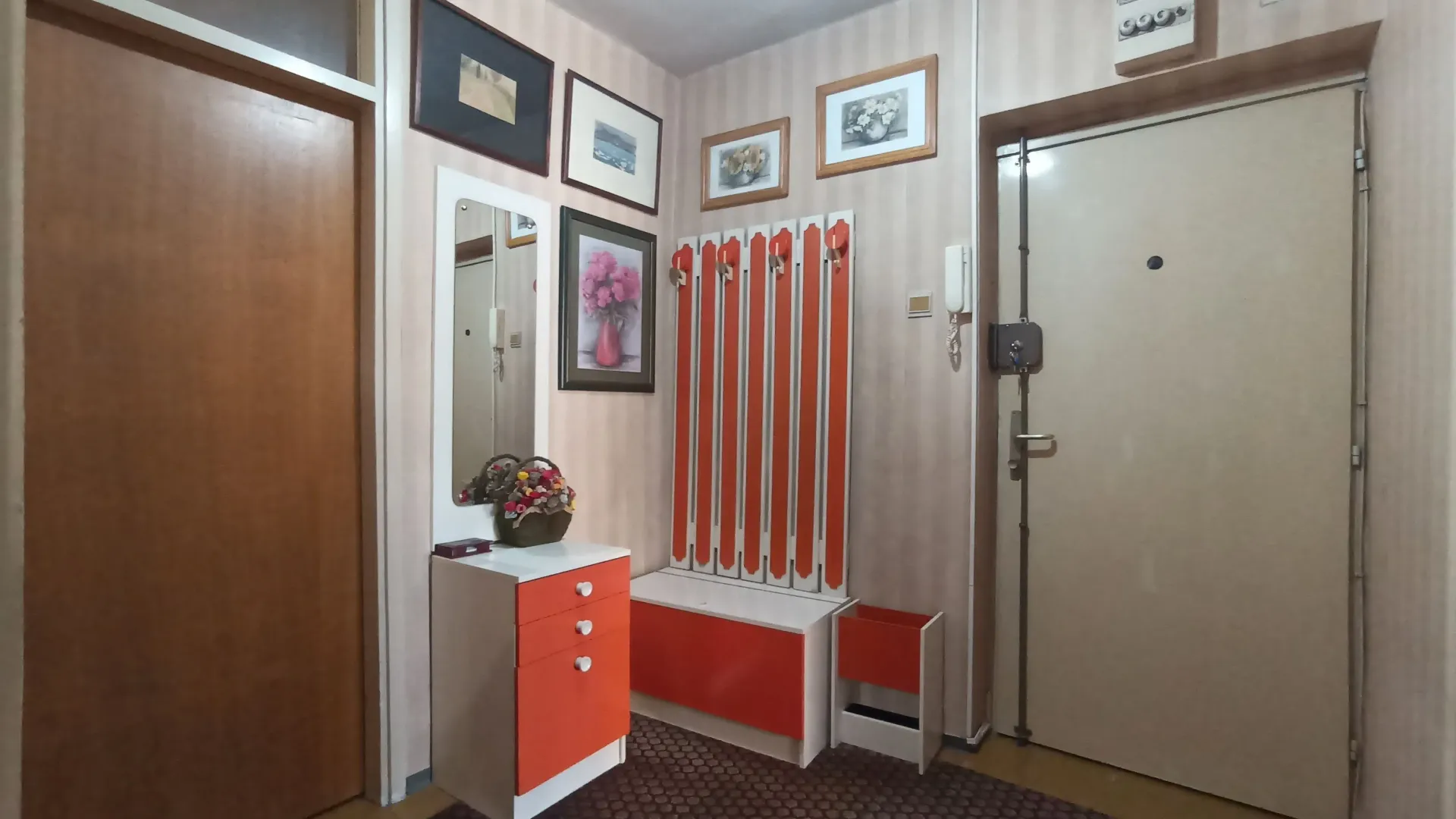 Prodaja, dvosoban stan, 75m², Centar, Podgorica