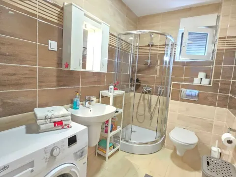 Rent, one bedroom apartment, 47m², Budva, Crna Gora - image 12