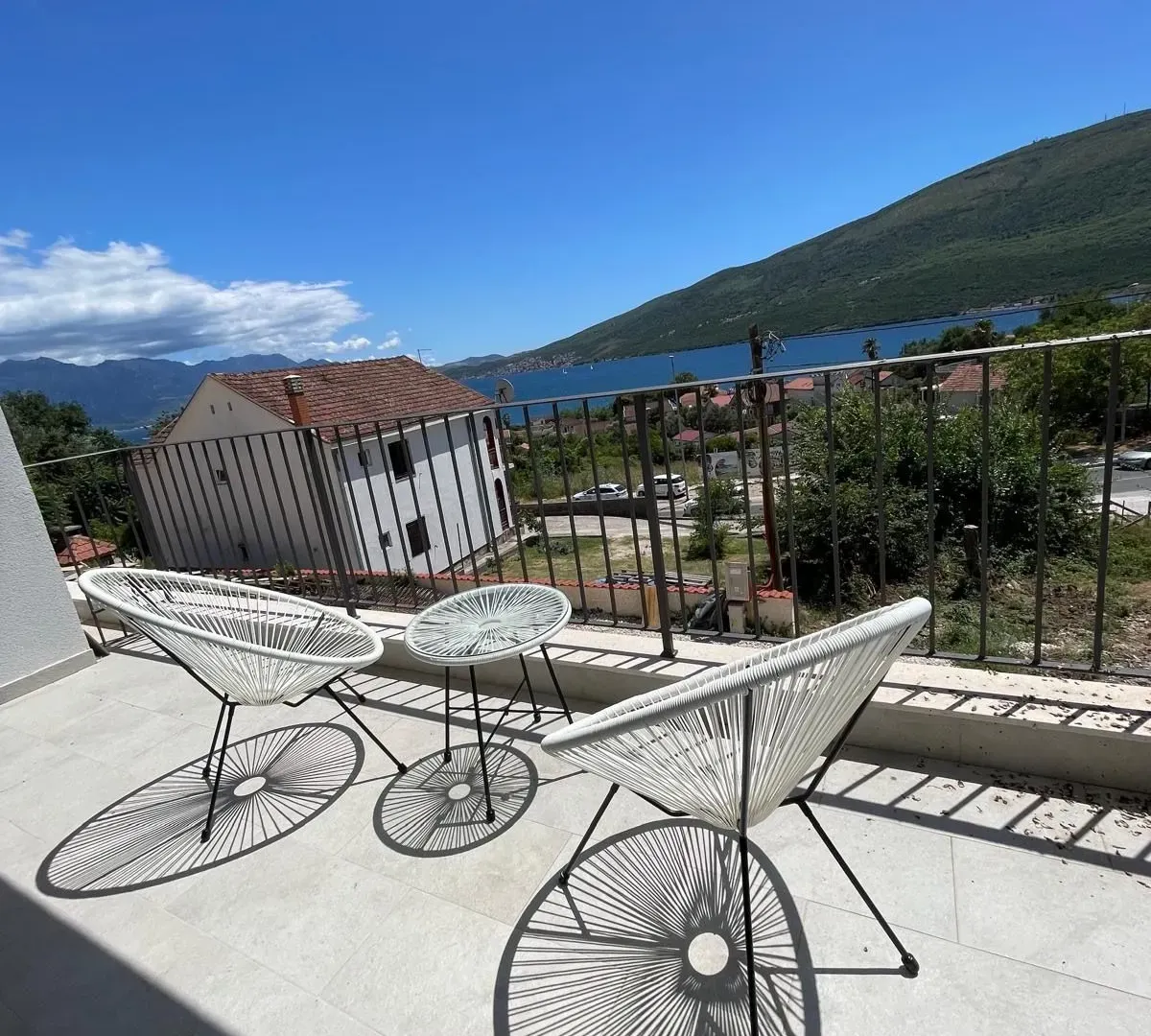 Izdavanje, jednosoban stan, 50m², Đenovići, Herceg Novi