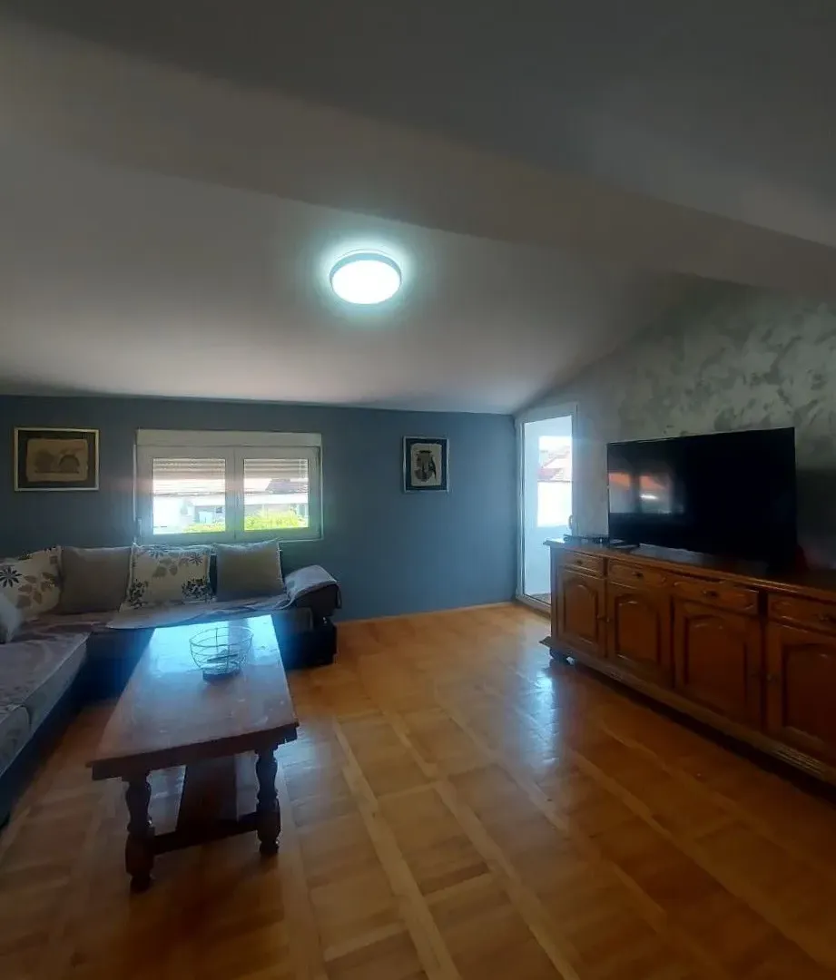 Izdavanje, trosoban stan, 86m², Centar, Nikšić