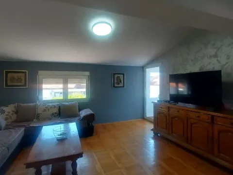 Izdavanje, trosoban stan, 86m², Centar, Nikšić - image 6