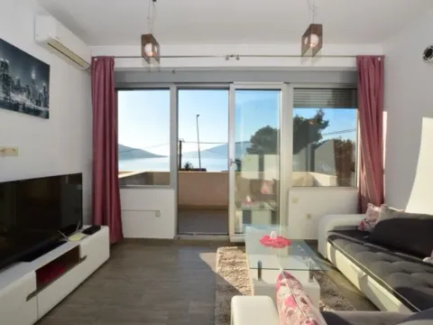Izdavanje, dvosoban stan, 70m², Kumbor, Herceg Novi - image 2