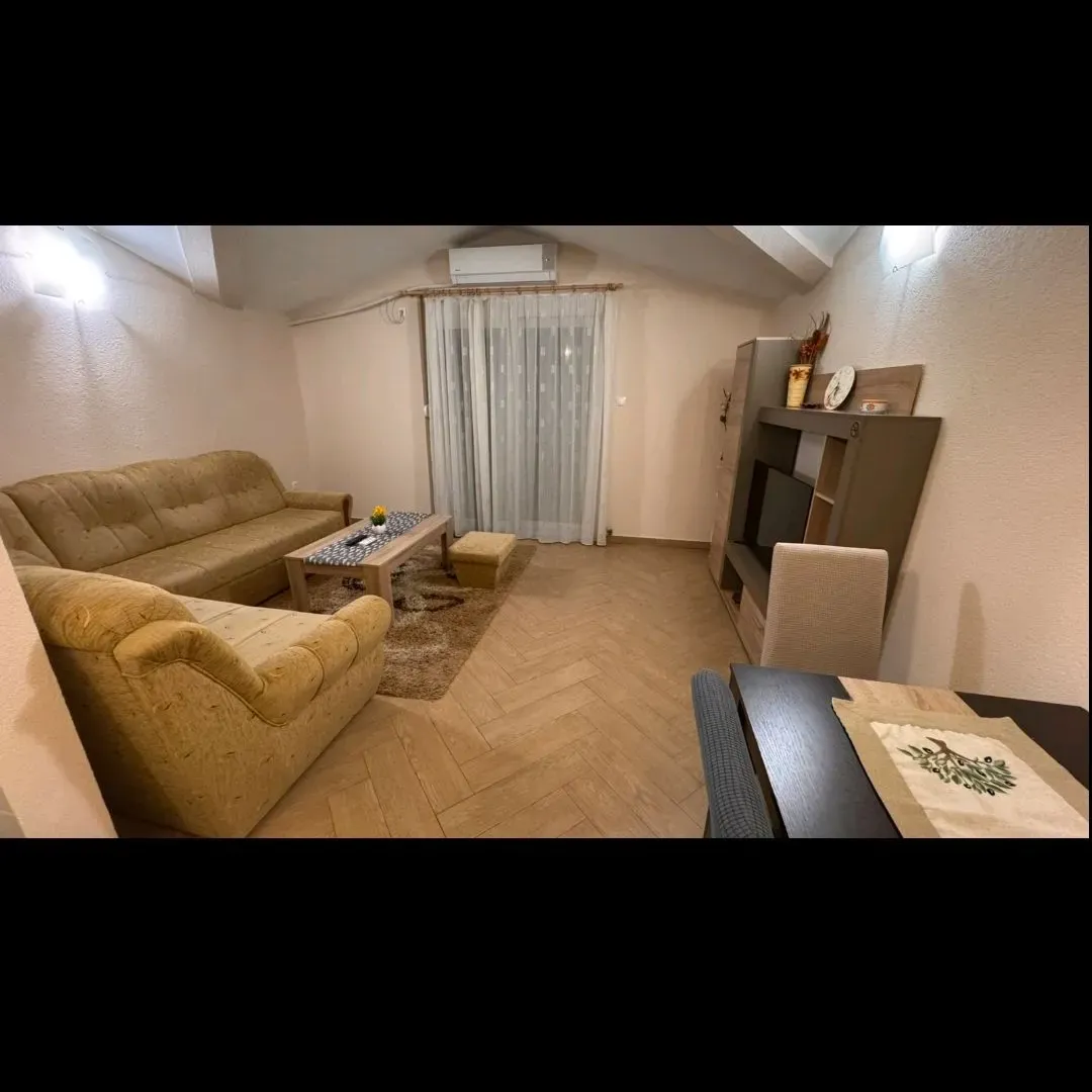 Izdavanje, jednosoban stan, 45m², Dobrota, Kotor