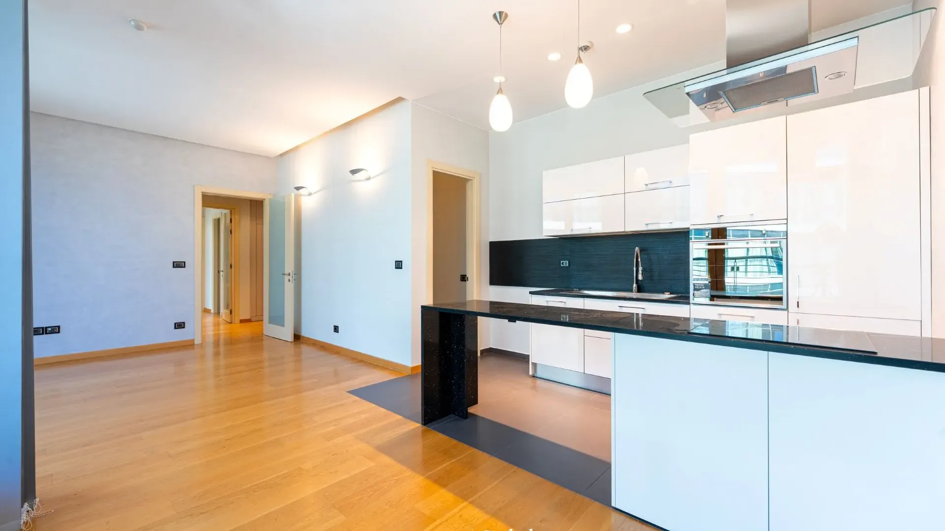 Prodaja, dvosoban stan, 88m², Kod Capital Plaze, Podgorica