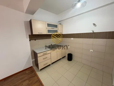 Izdavanje, poslovni prostor, 110m², City Kvart, Podgorica - image 8