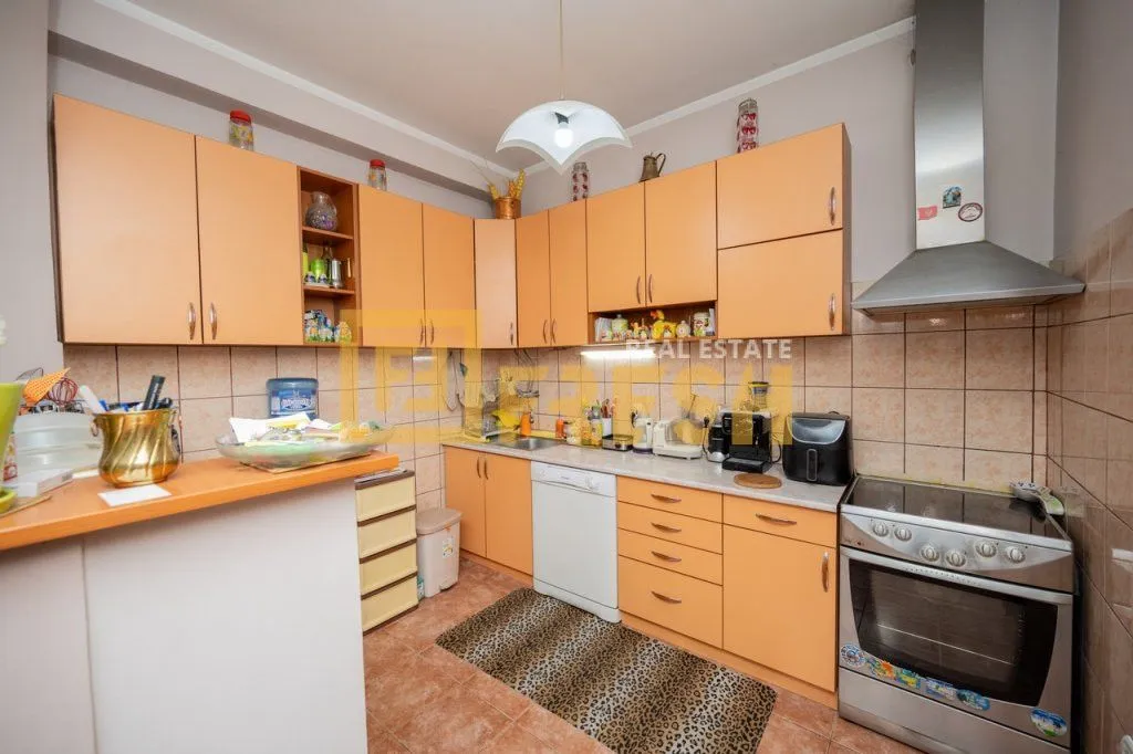 Prodaja, kuća, 140m², Pobrežje, Podgorica
