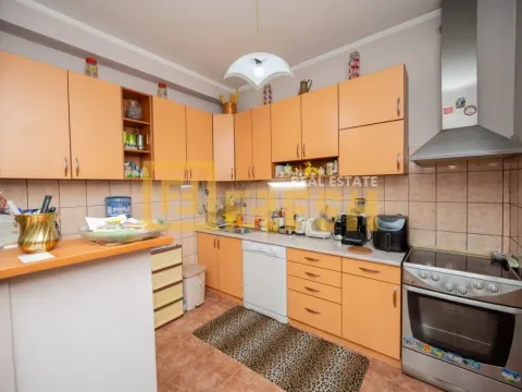 Prodaja, kuća, 140m², Pobrežje, Podgorica - image 8