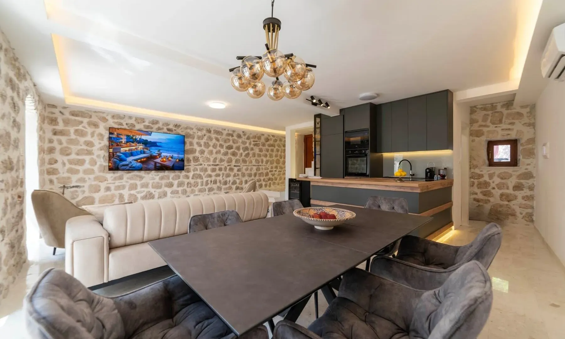 Rent, house, 150m², Ljuta, Kotor