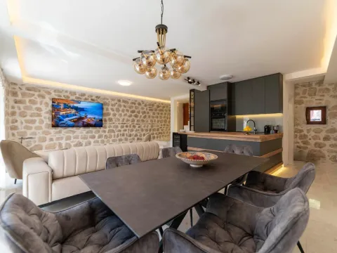 Izdavanje, kuća, 150m², Ljuta, Kotor - image 5