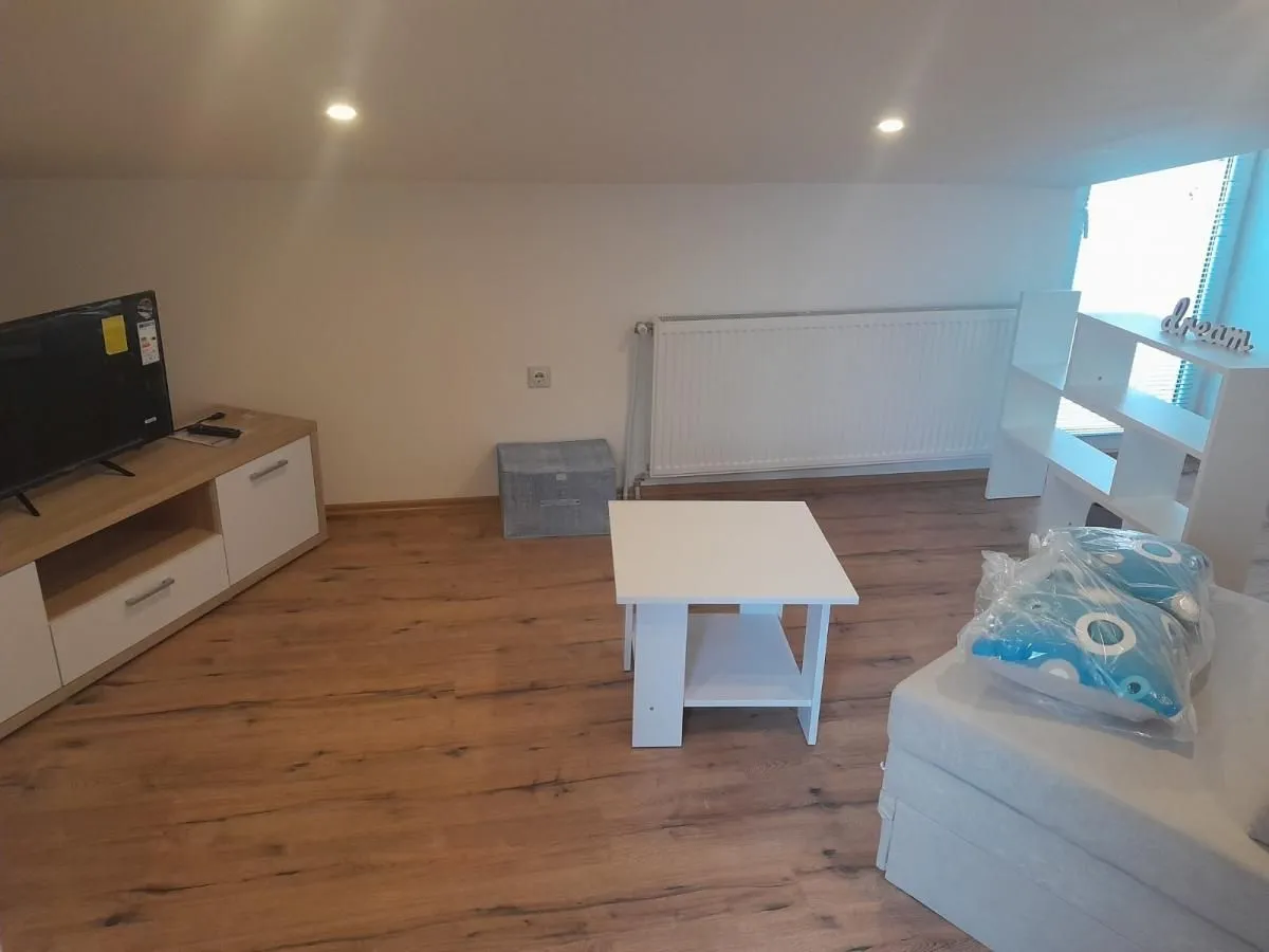Izdavanje, jednosoban stan, 40m², Niš, Srbija