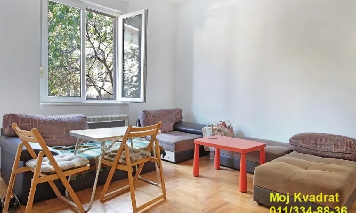 Prodaja, trosoban stan, 50m², Čubura, Beograd