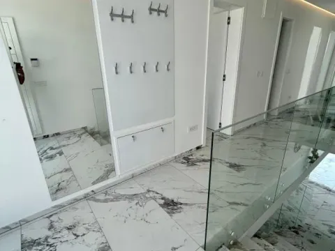 Izdavanje, kuća, 180m², Sremska Kamenica, Petrovaradin - image 17