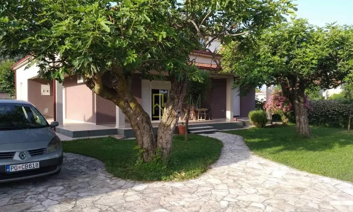 Sale, house, 180m², Tološi, Podgorica