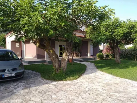 Sale, house, 180m², Tološi, Podgorica - image 1