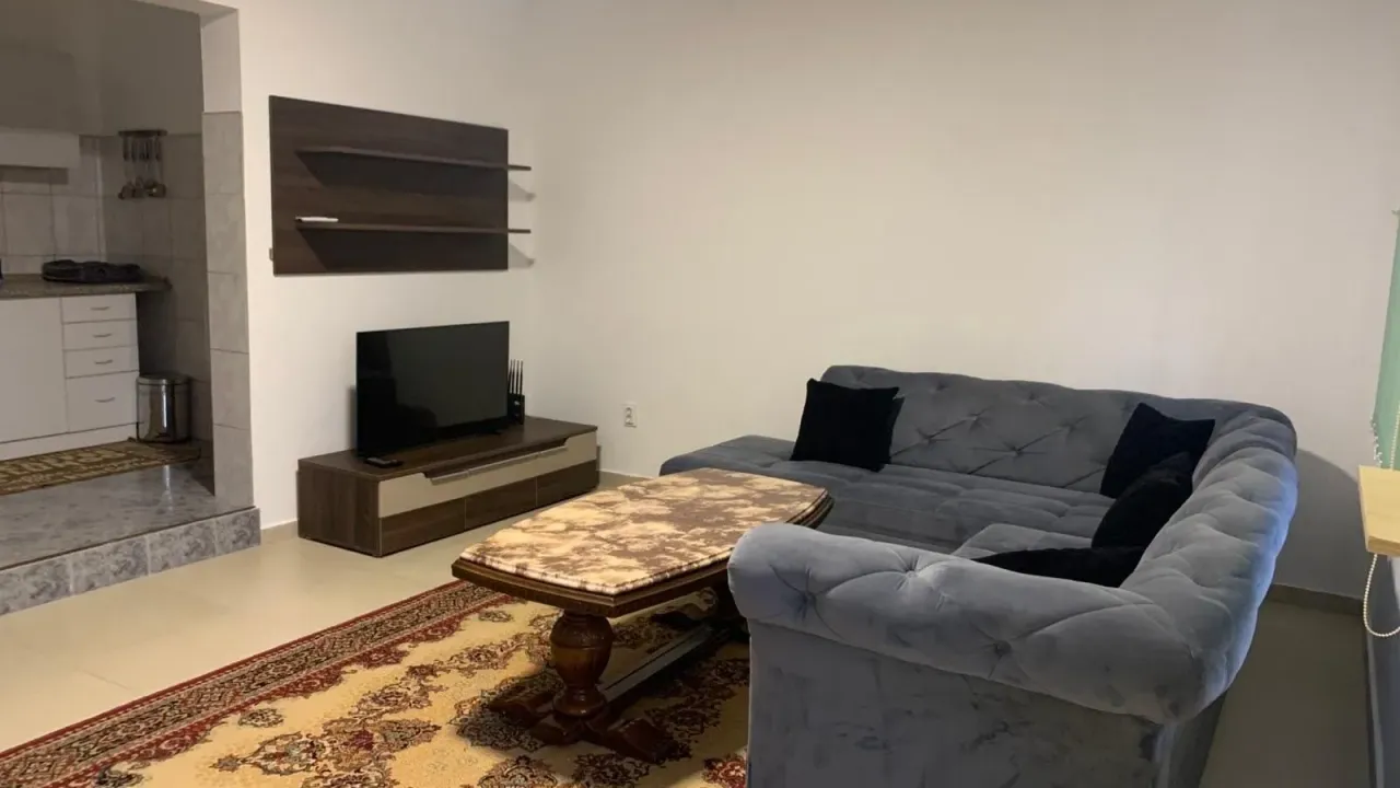 Izdavanje, jednosoban stan, 40m², Centar, Bar