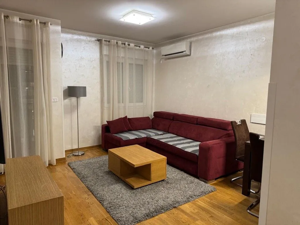 Izdavanje, jednosoban stan, 43m², City Kvart, Podgorica