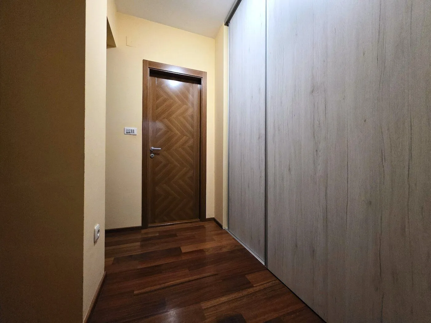 Izdavanje, dvosoban stan, 75m², Centar, Podgorica